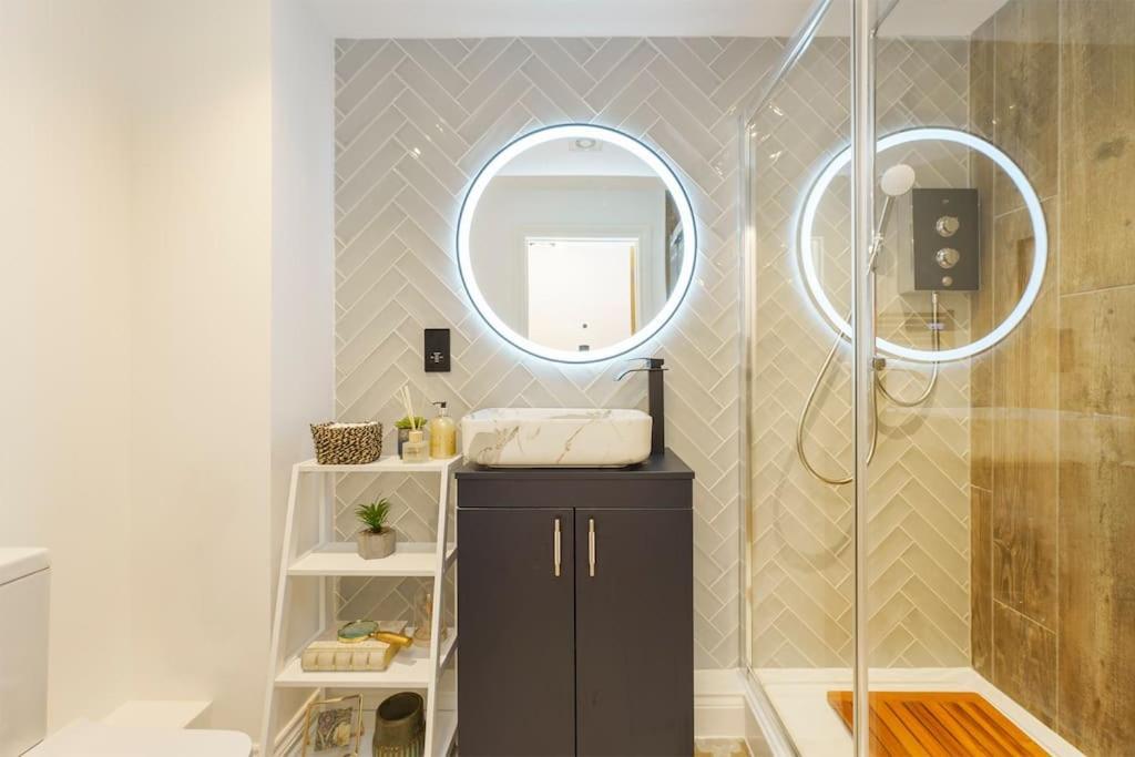 Darlington - 2 Bedroom Luxury Apartment By Mint Stays Бристоль Экстерьер фото