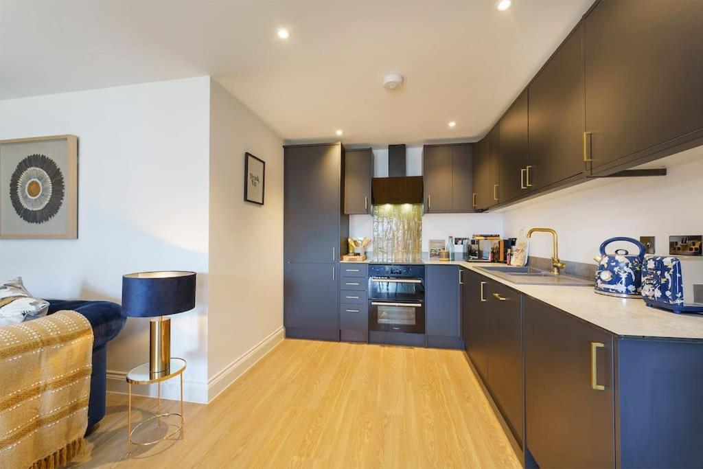 Darlington - 2 Bedroom Luxury Apartment By Mint Stays Бристоль Экстерьер фото